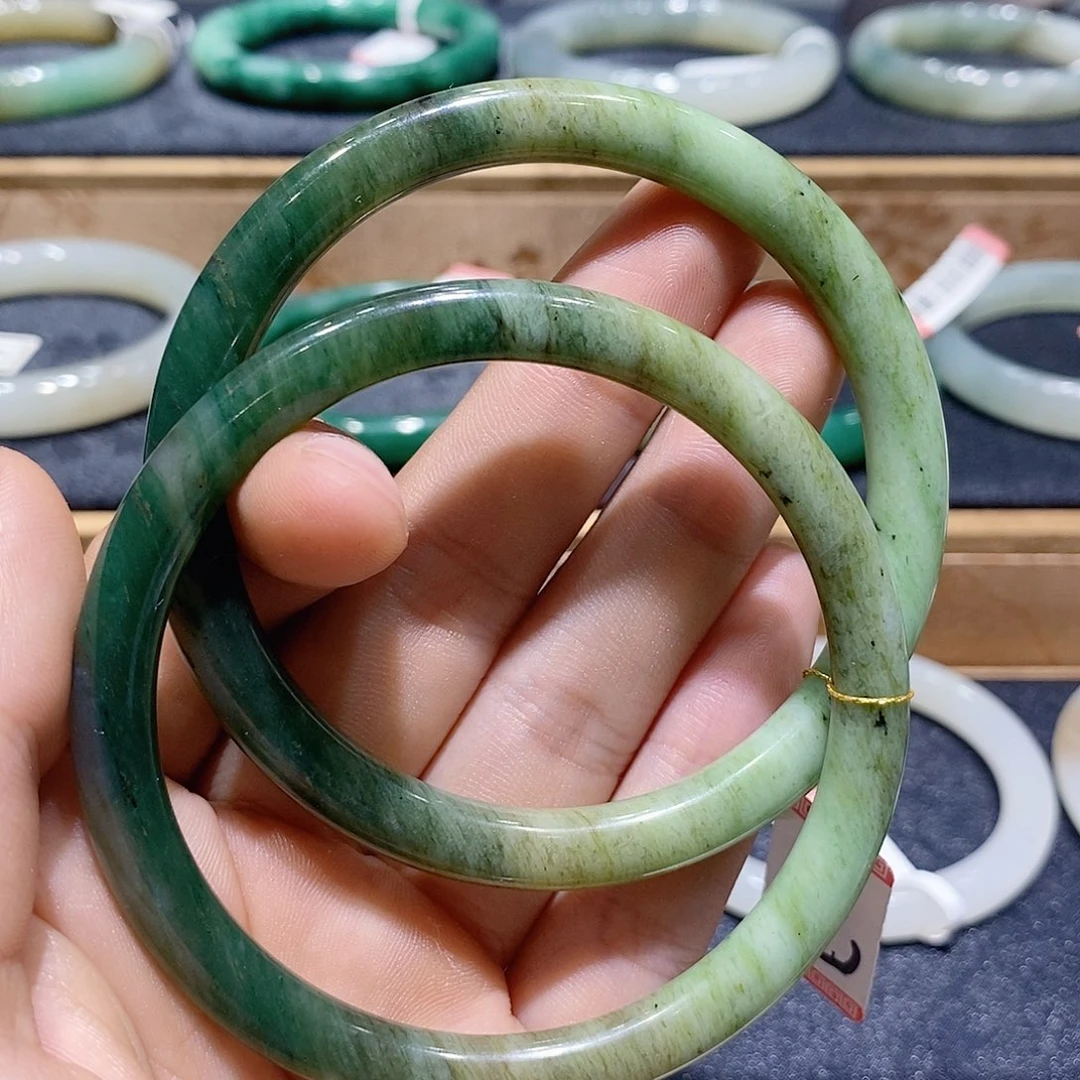 独山玉未镶嵌手镯