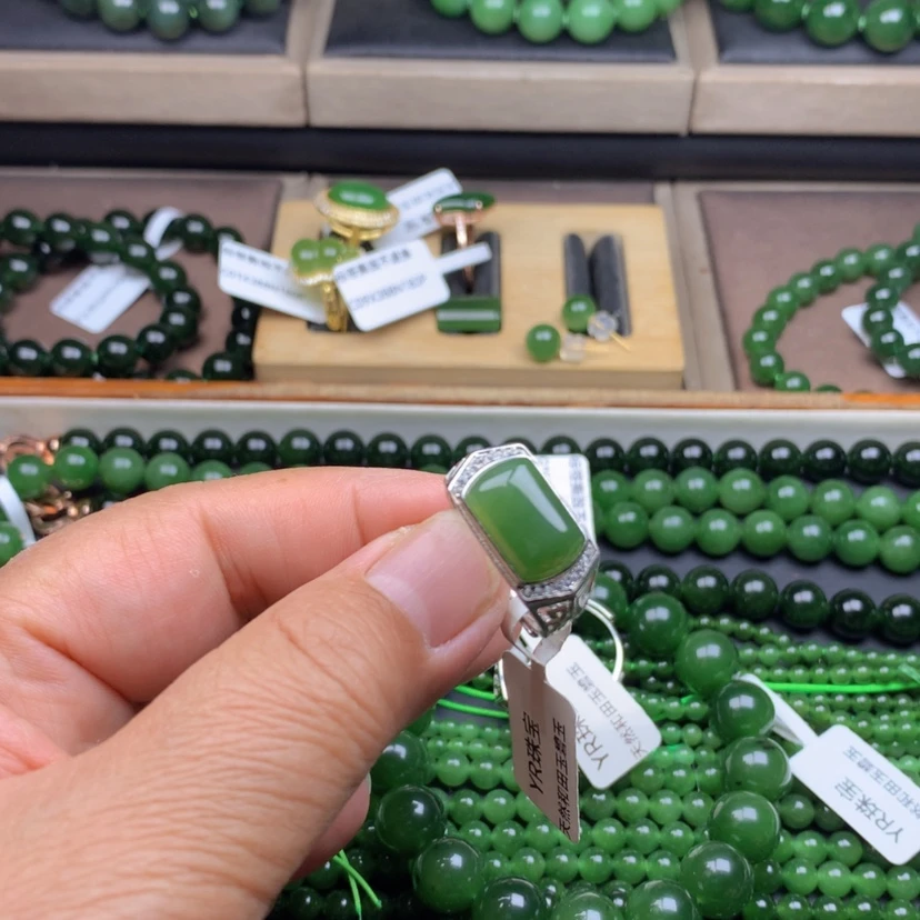 【闪购商品】银S925镶嵌戒指和田玉（碧玉）方**艾