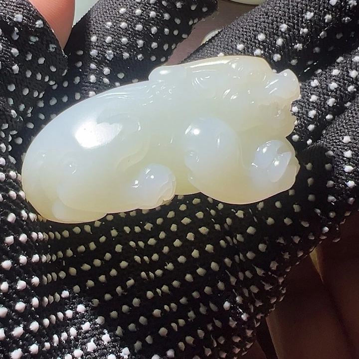 无***酒和田玉未镶嵌颈饰