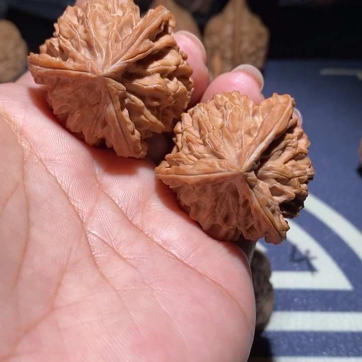 文玩核桃吊坠三楞