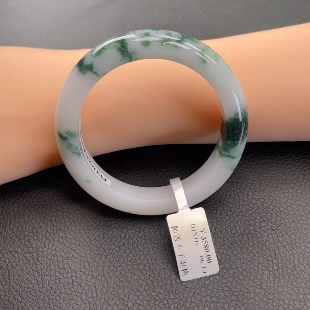 翡翠手镯未镶嵌缅甸翡翠