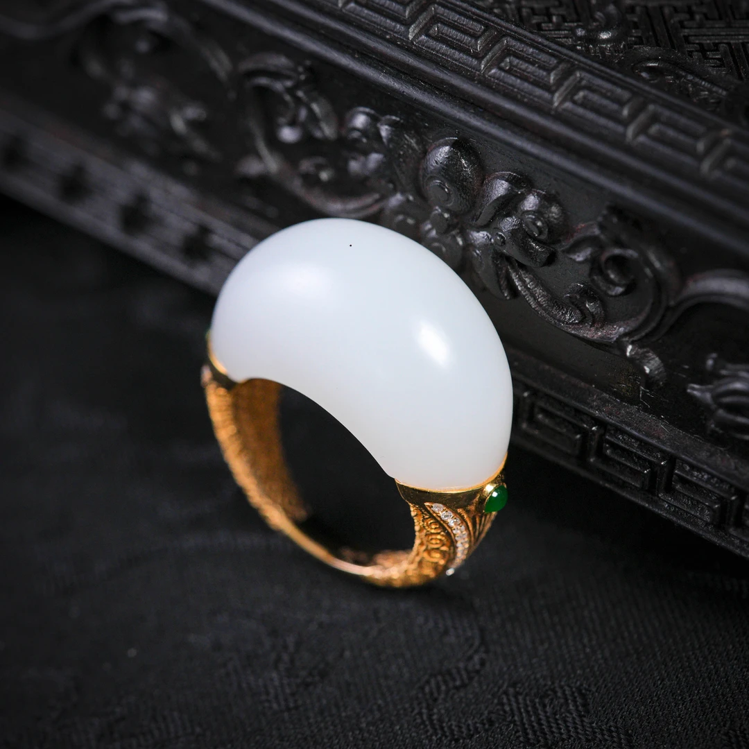 【诗蓉】云宁·传世和田玉顶俄白18K金指环AJ0806尺寸约13*10