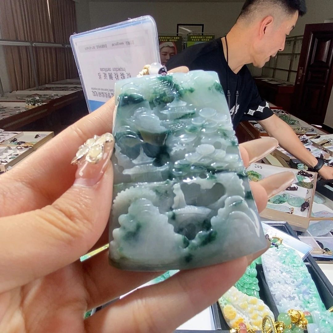 翡翠未镶嵌颈饰翡翠