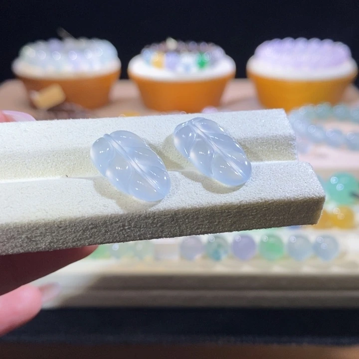 翡翠未镶嵌颈饰多样性发其一