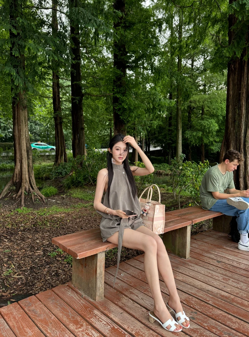 YeshengzzJ【格雷少女】灰色斜肩露肩挂脖花苞背心高腰阔腿短裤套装