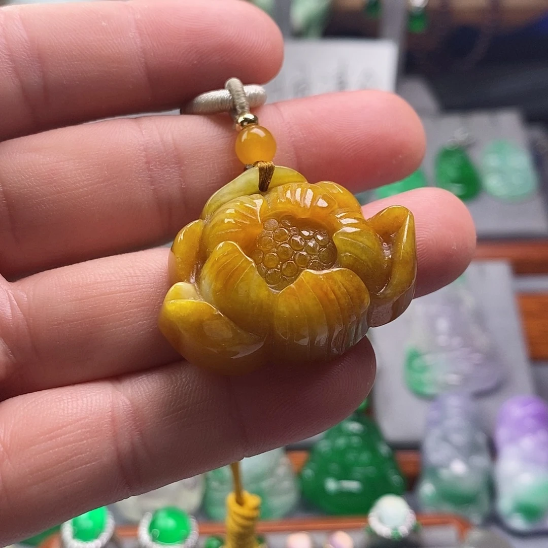 翡翠未镶嵌吊坠(赠链)