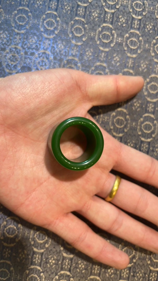 精品高端菠菜绿碧玉扳指