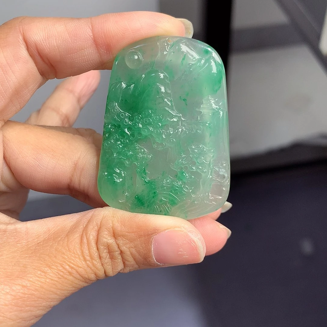 颈饰未镶嵌石英质玉（非洲翠）