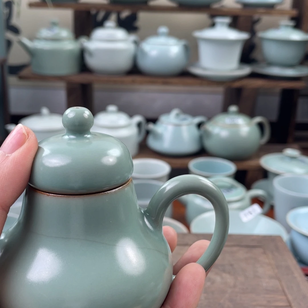 阿***强陶瑕疵的仿古壶………………