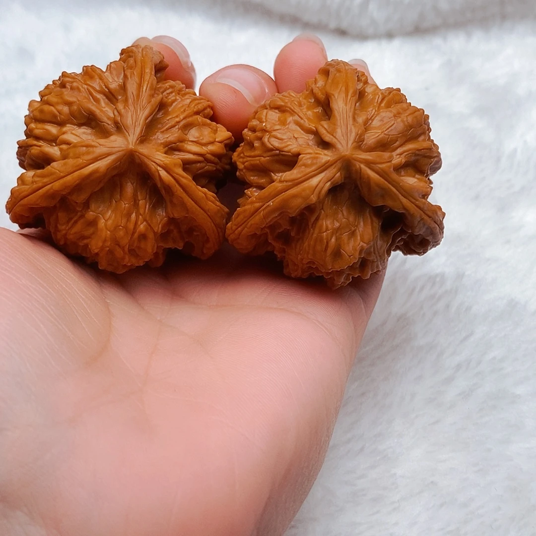 刘***章吊坠文玩核桃三棱