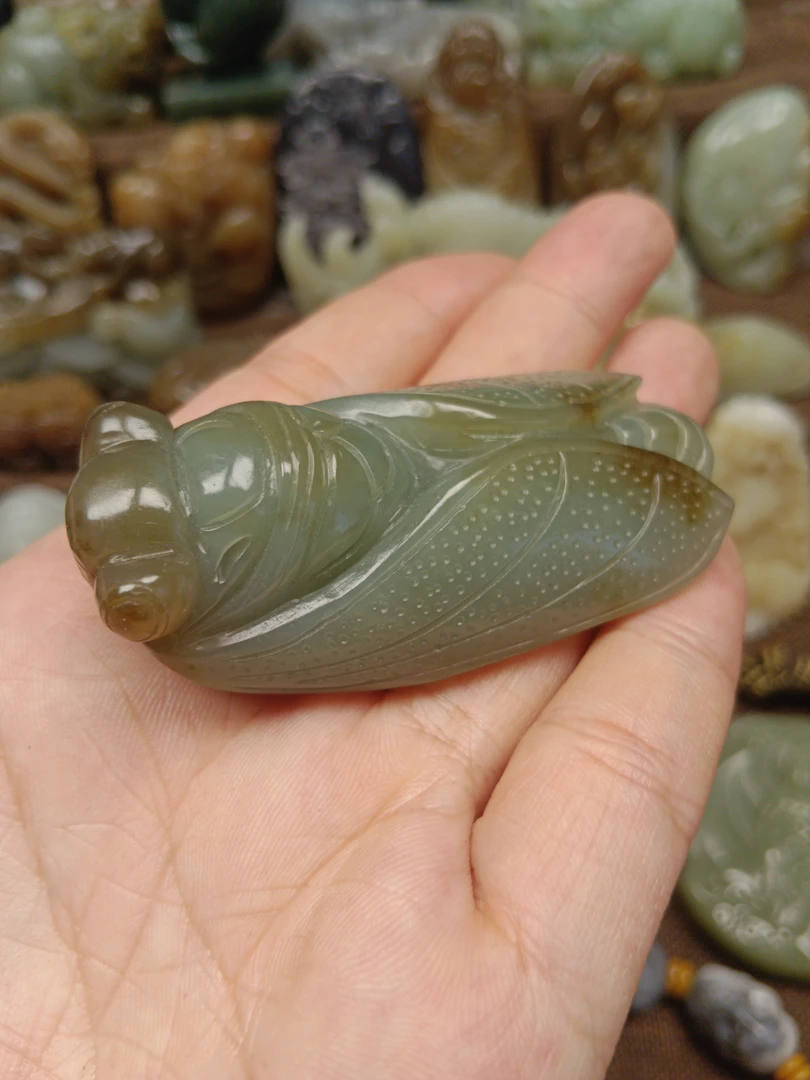 新疆和田玉且末蓝只了一鸣惊人腰缠万贯金蝉挂件手把件重量58克