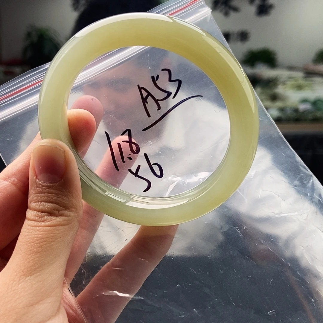 和田玉未镶嵌手镯拍一发一