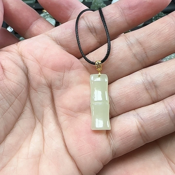 和田玉吊坠(不含链)18K金镶嵌