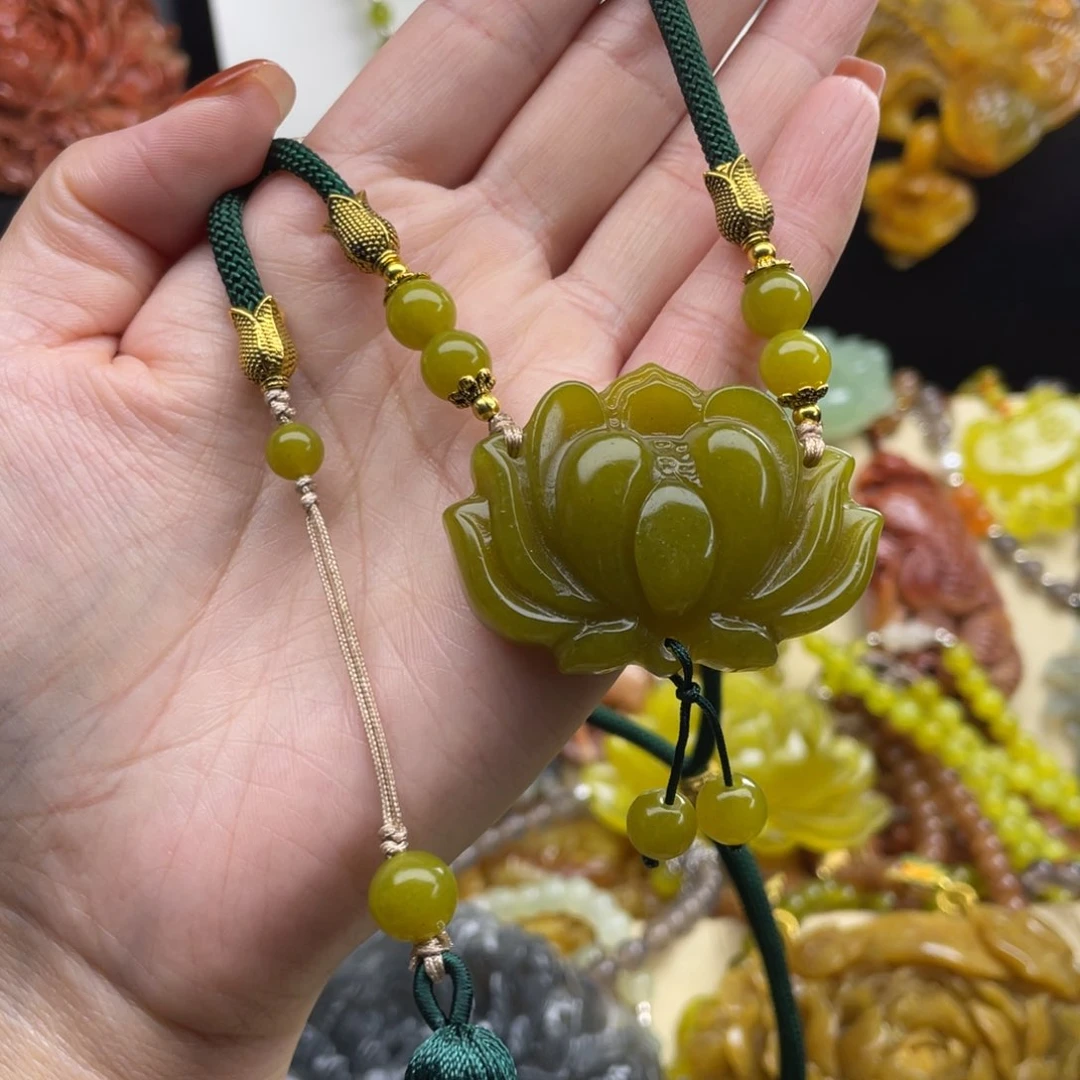 未镶嵌蛇纹石玉颈饰