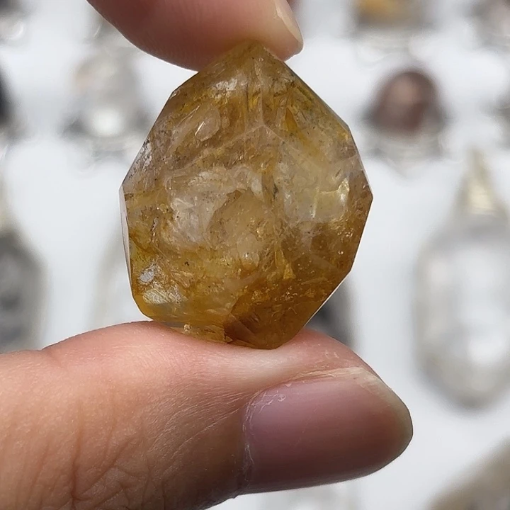 颈饰水晶未镶嵌黄胶花闪灵钻26mm+