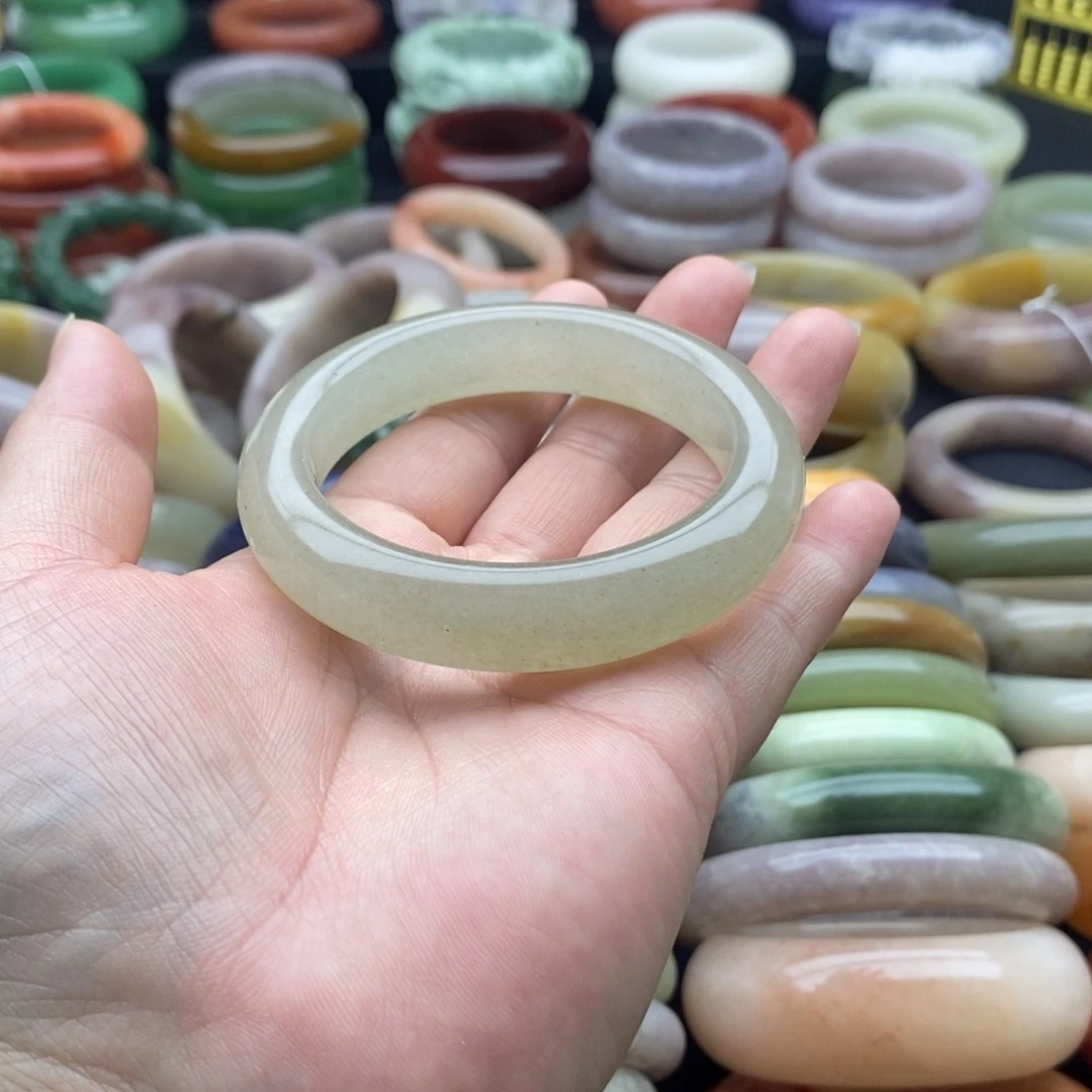 石英质玉未镶嵌手镯