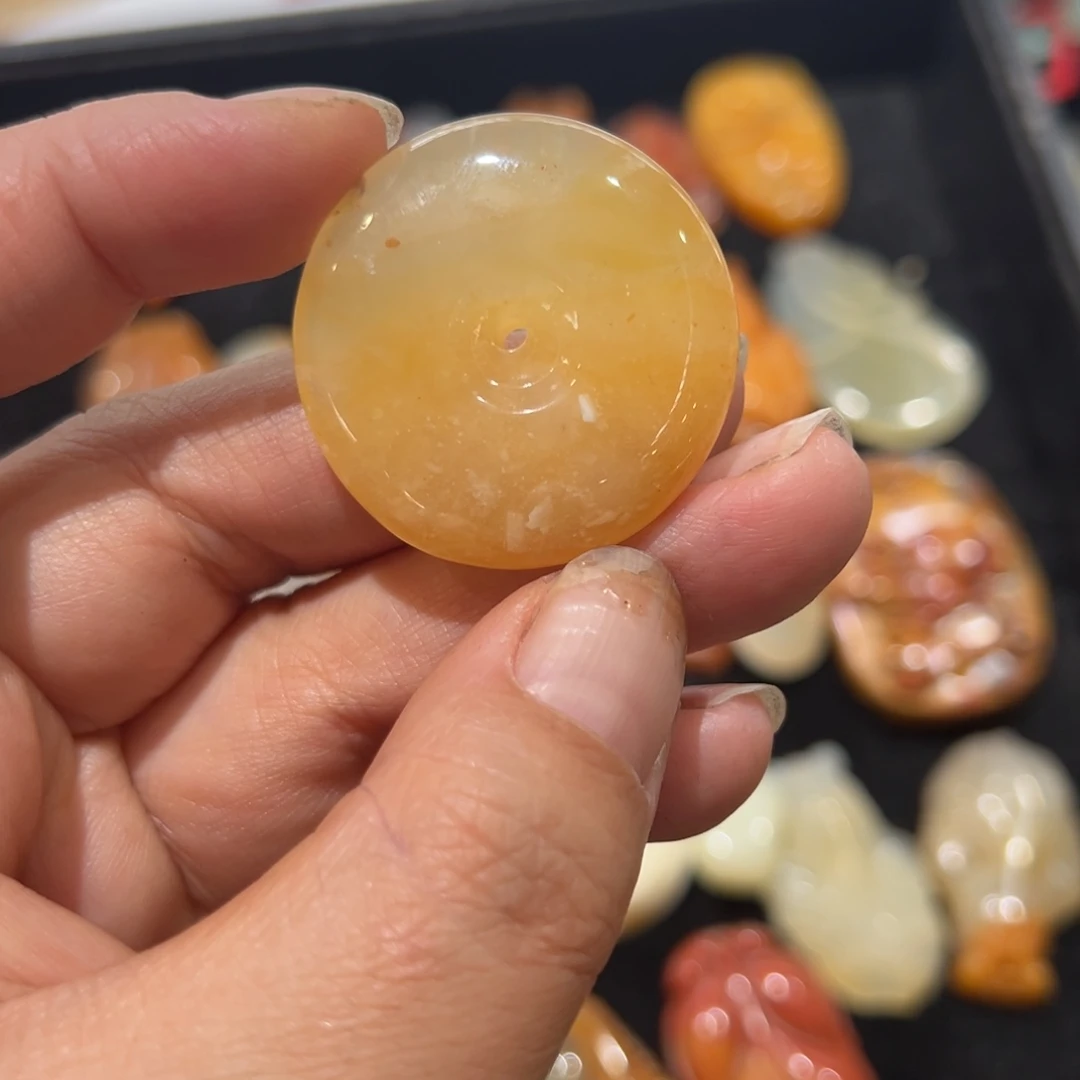 石英质玉（非洲翠）未镶嵌颈饰