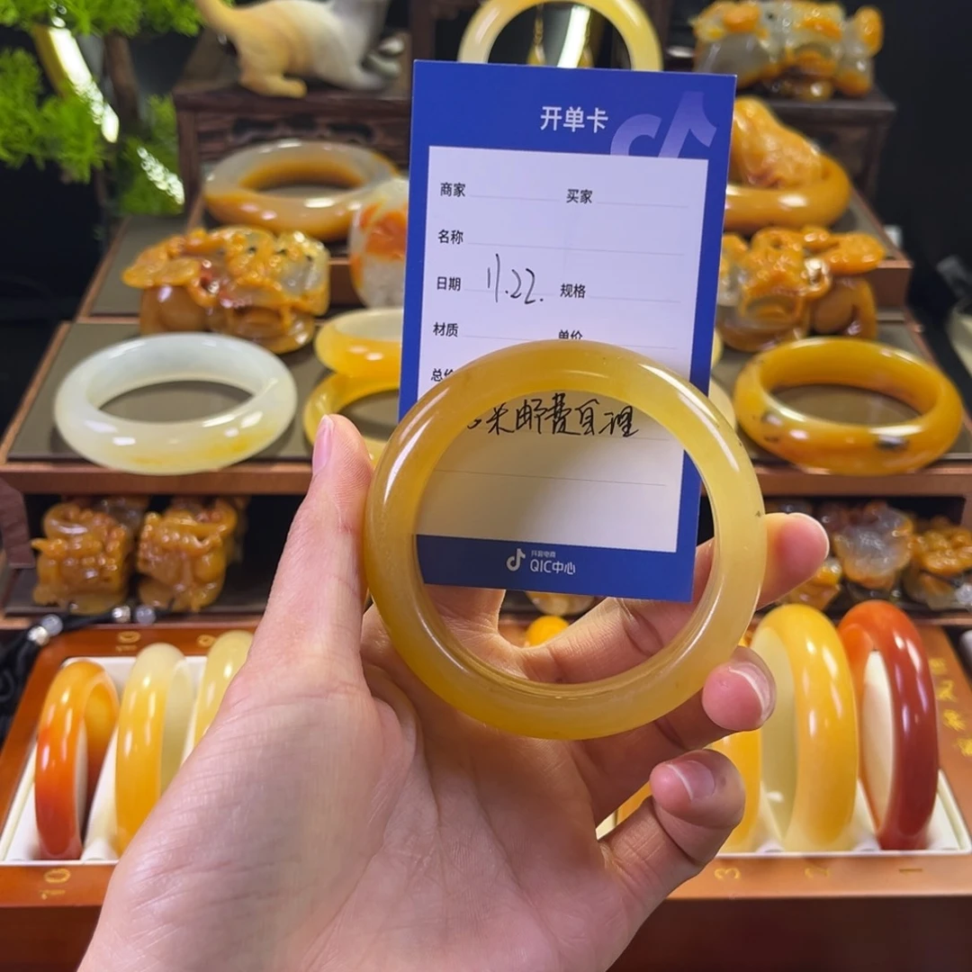 未镶嵌手镯石英质玉