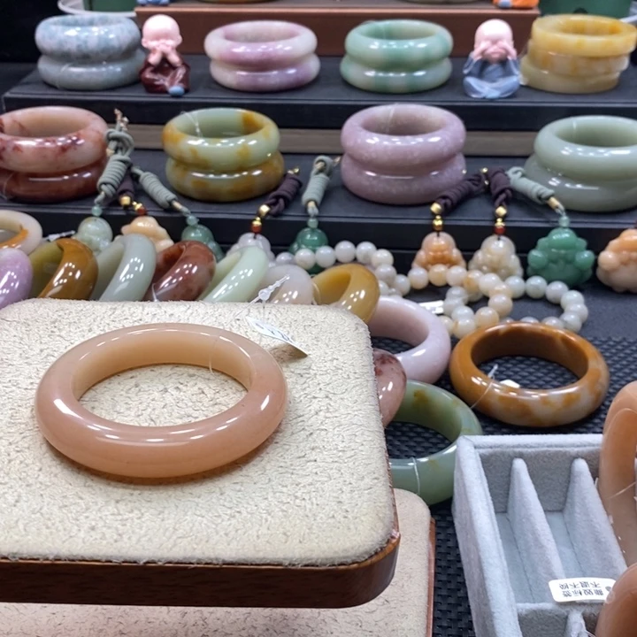 未镶嵌手镯石英岩玉