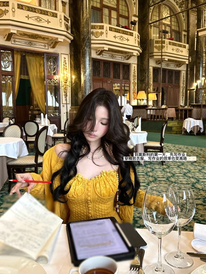 辣妹风蕾丝拼接吊带背心女秋季2025年新款短款针织防晒开衫两件套