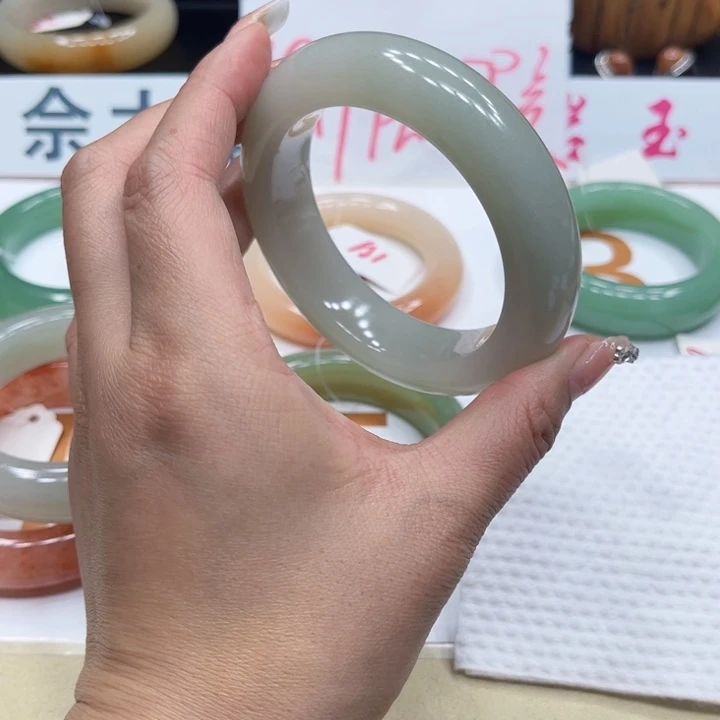 未镶嵌手镯石英质玉餘***就