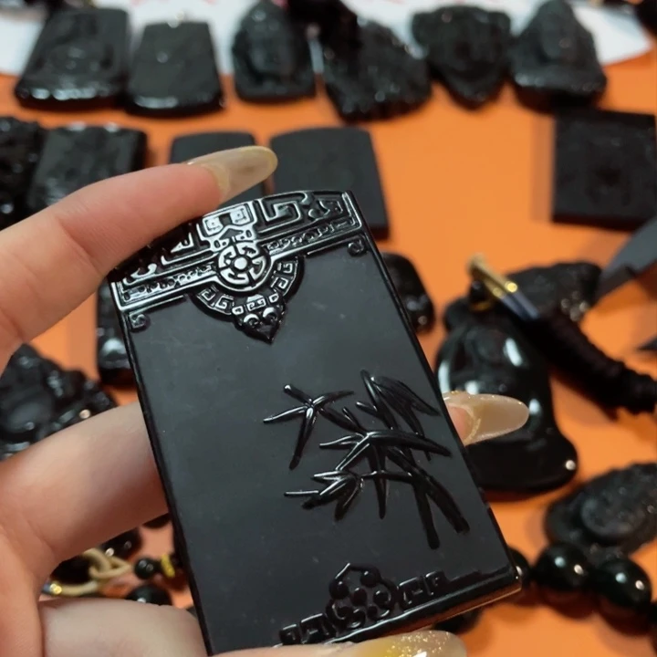 翡翠颈饰未镶嵌盛*生