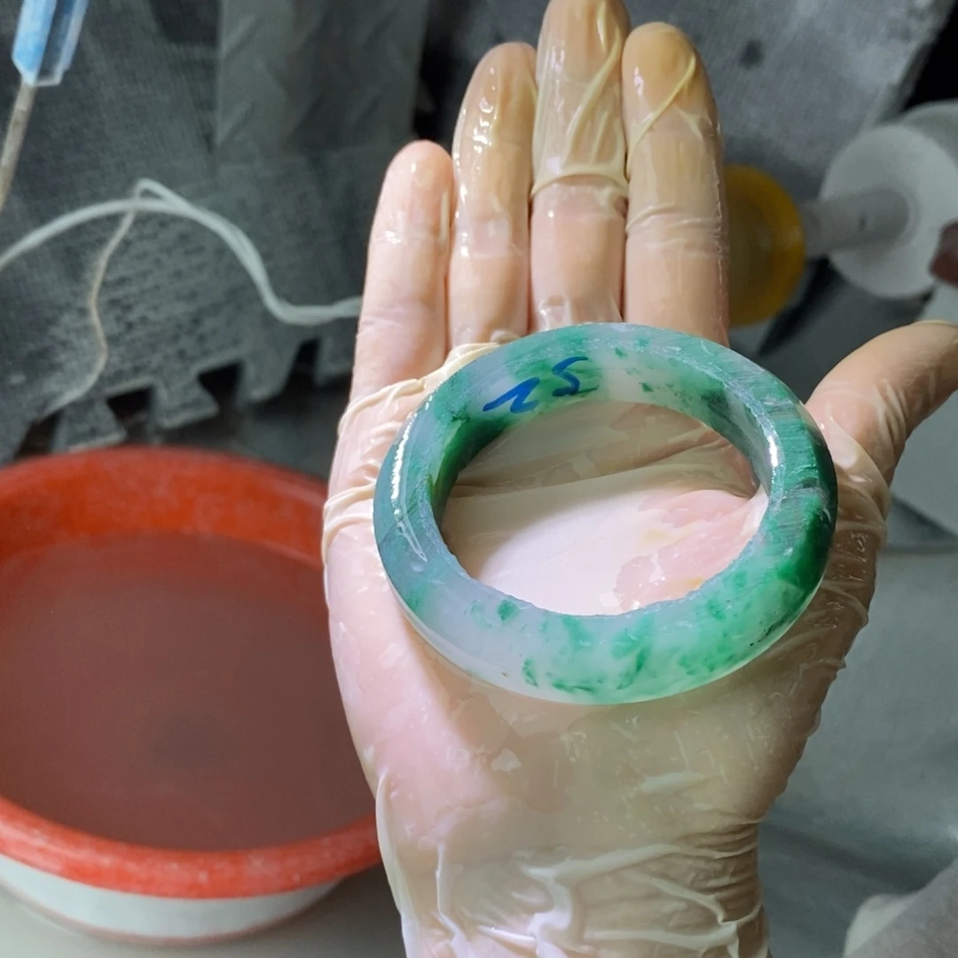 湲***湲石英质玉（非洲翠）未镶嵌手镯定制