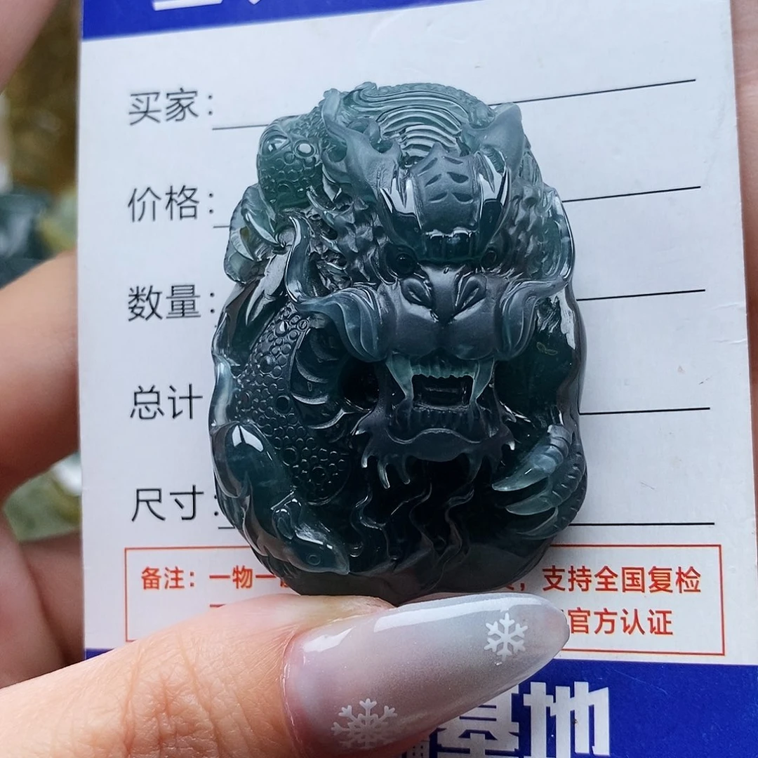 翡翠未镶嵌颈饰龙牌
