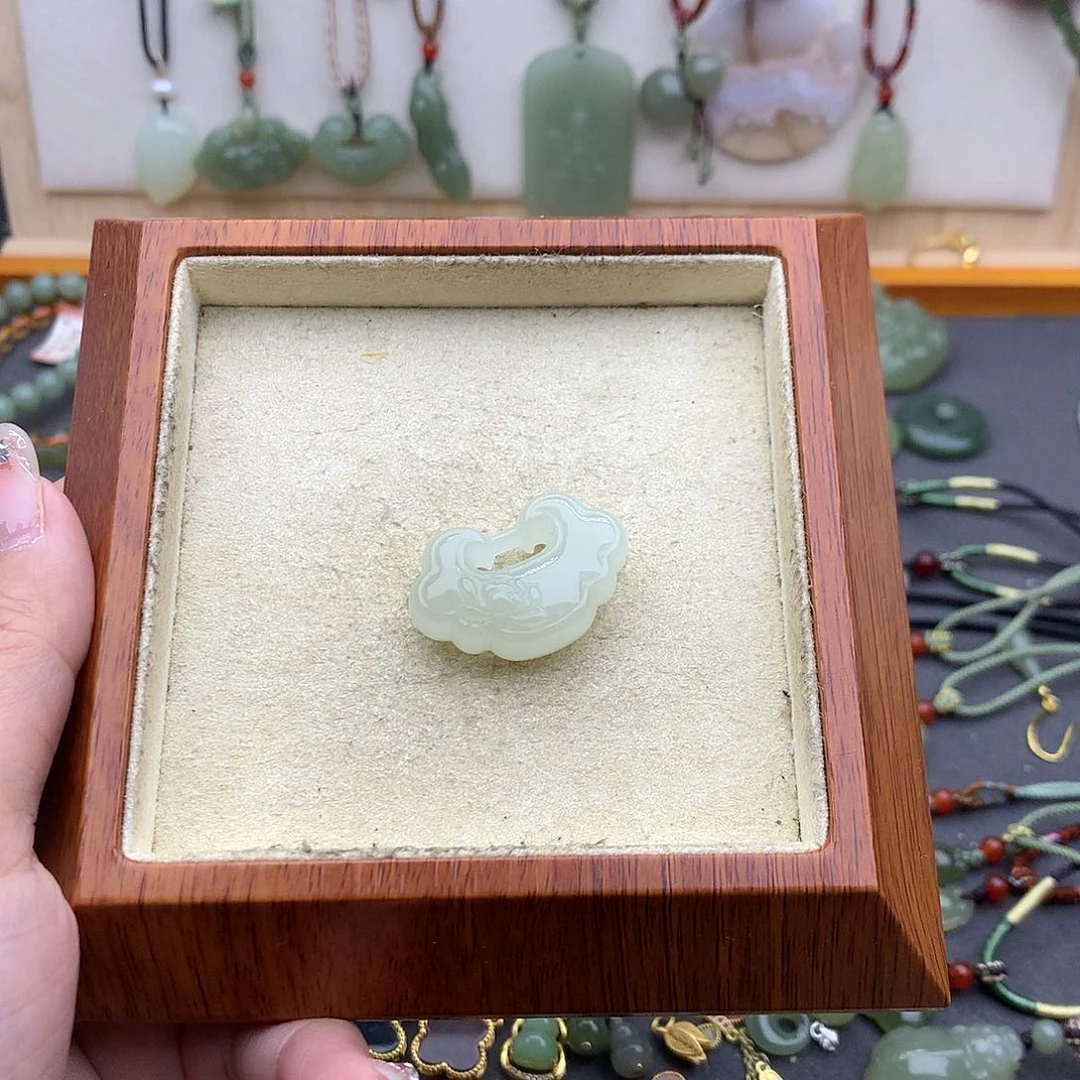 和田玉吊坠(不含链)未镶嵌