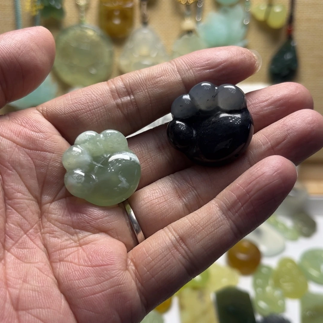 南***屿蛇纹石玉未镶嵌颈饰