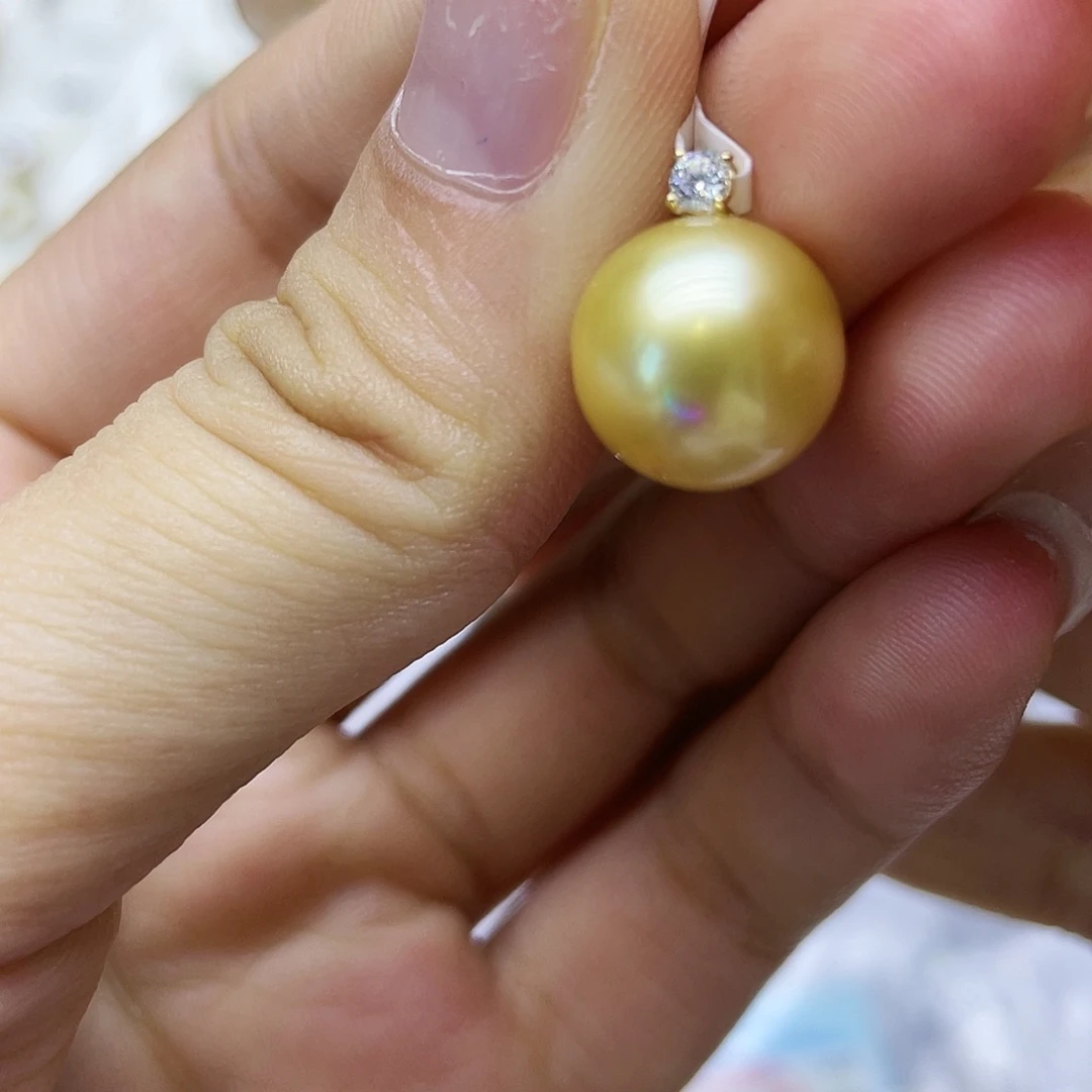 颈饰18K金镶嵌海水珍珠