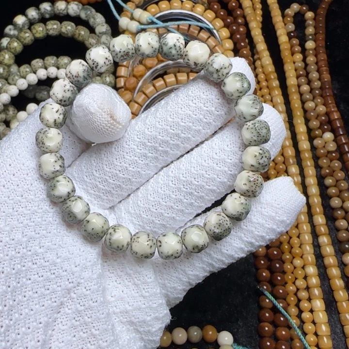 吊坠星月菩提原生态石玉料无相河豚