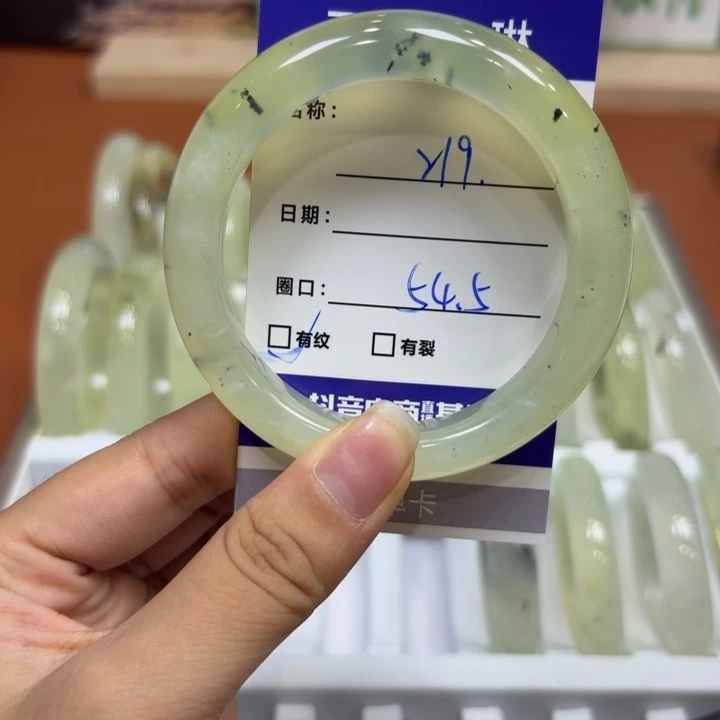 未镶嵌岫玉手镯天然