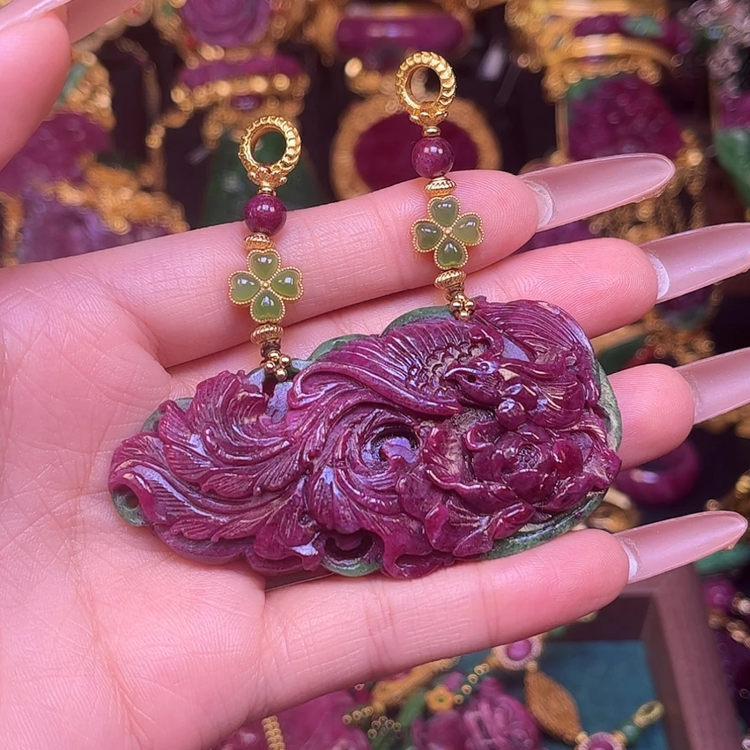 颈饰红宝石未镶嵌