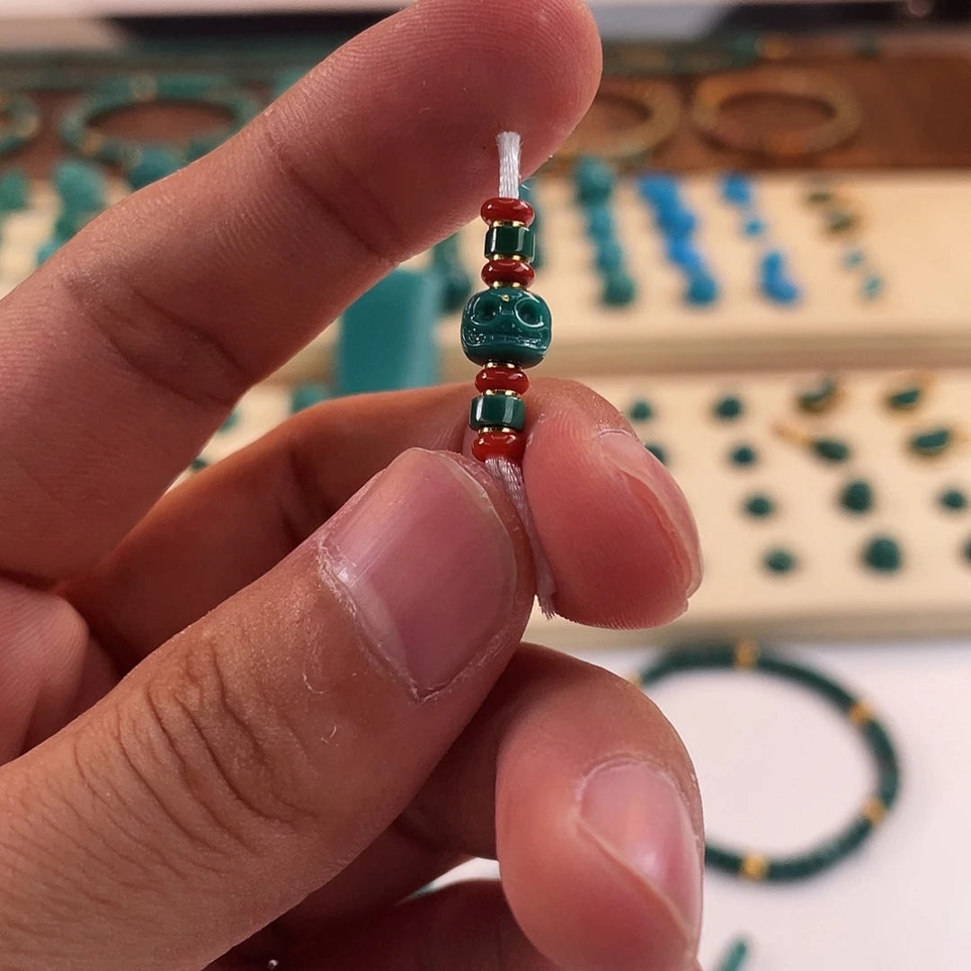 未镶嵌绿松石颈饰