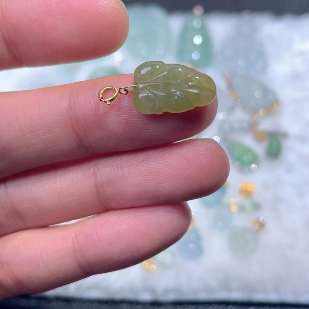 颈饰18K金镶嵌翡翠翡翠