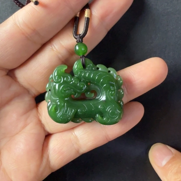 颈饰未镶嵌和田玉（碧玉）