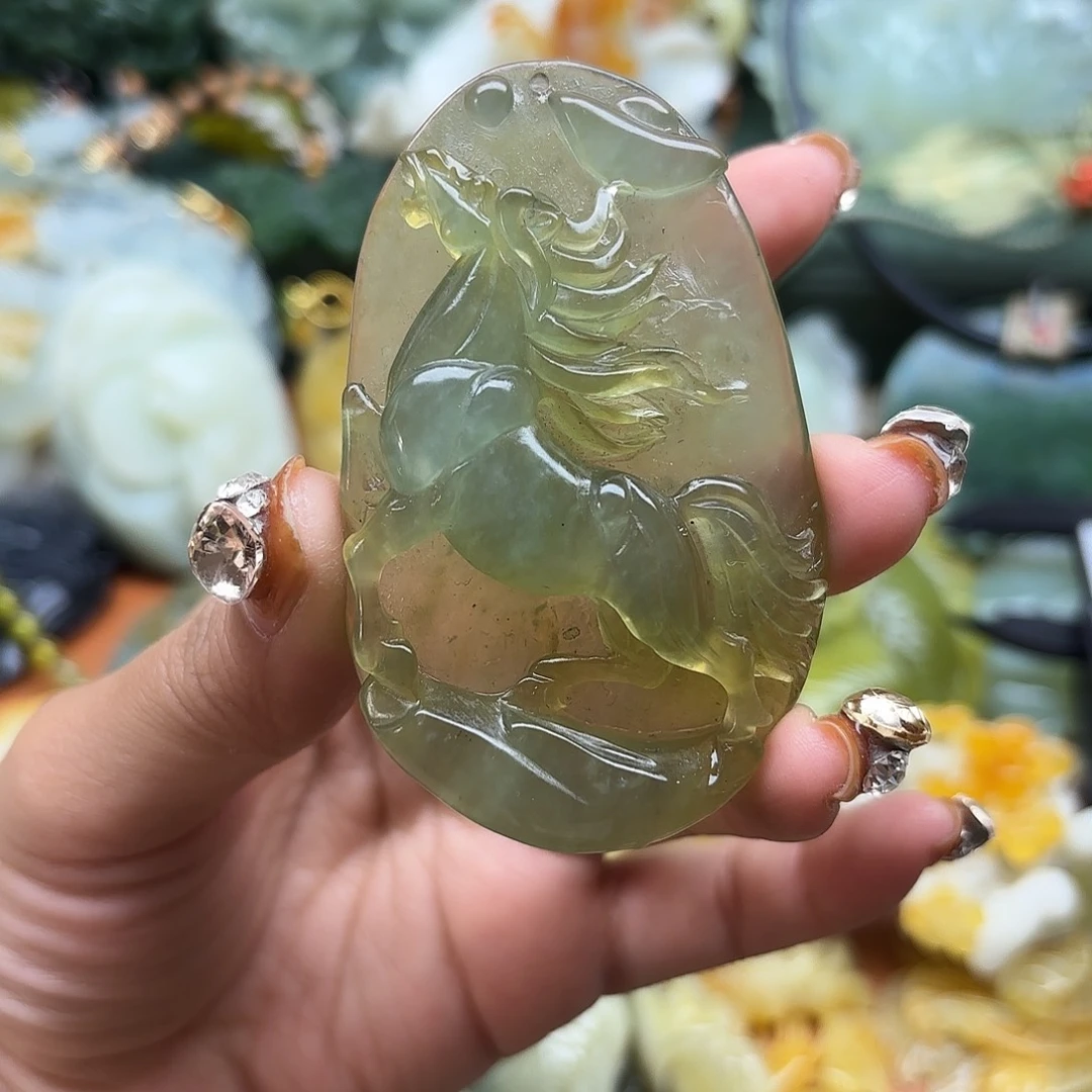 ****爱蛇纹石玉未镶嵌颈饰