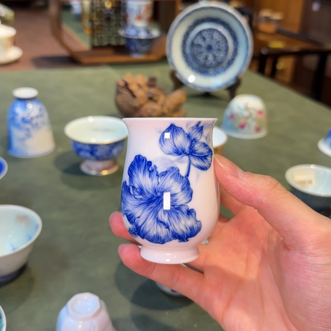 景德镇茶杯手绘青花