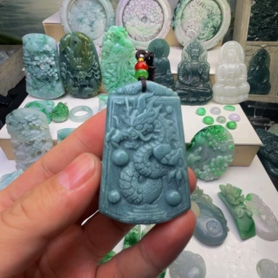 翡翠未镶嵌颈饰翡翠