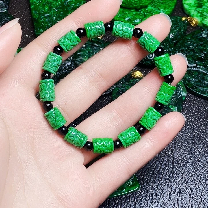 翡翠未镶嵌颈饰多样性