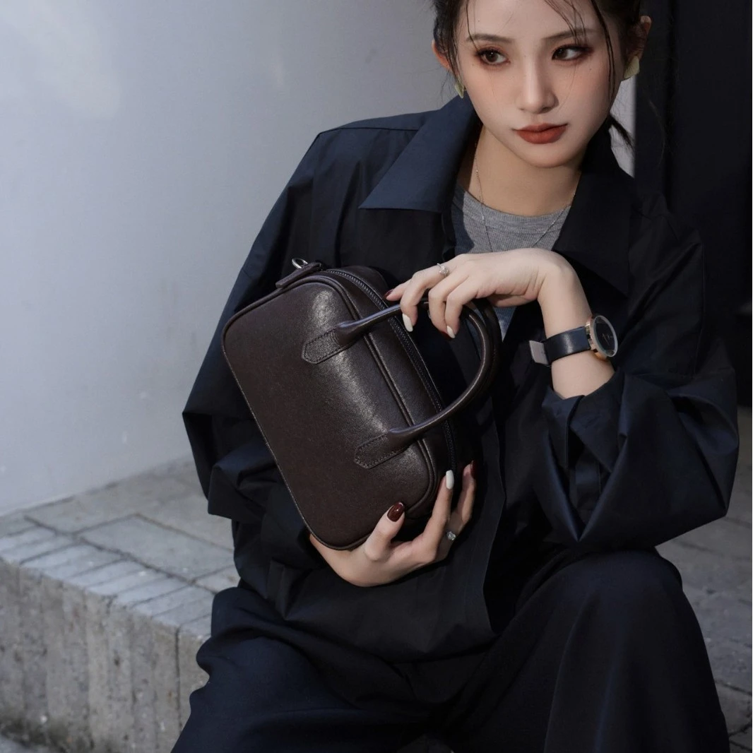 真皮宽宽包植鞣头层牛皮百搭休闲斜挎包2025新款单肩手提保龄球包