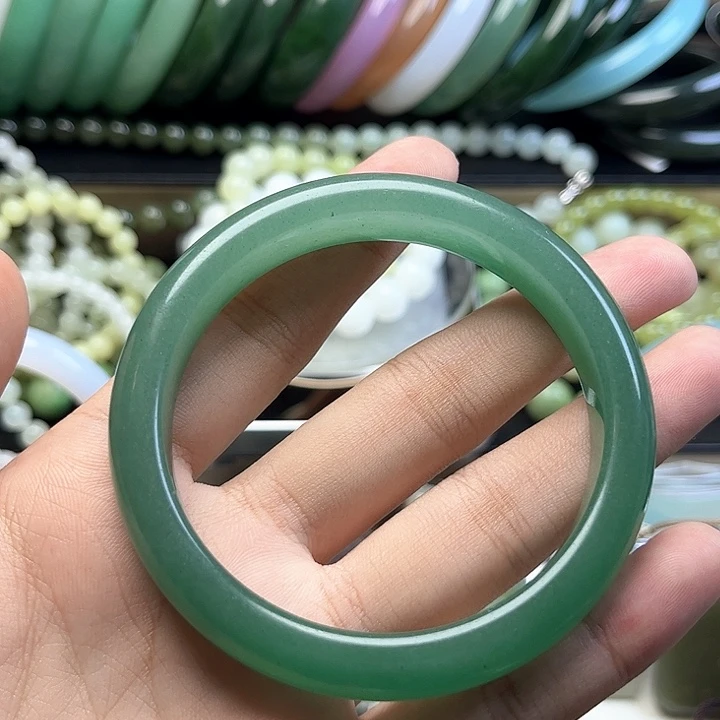 未镶嵌手镯石英质玉