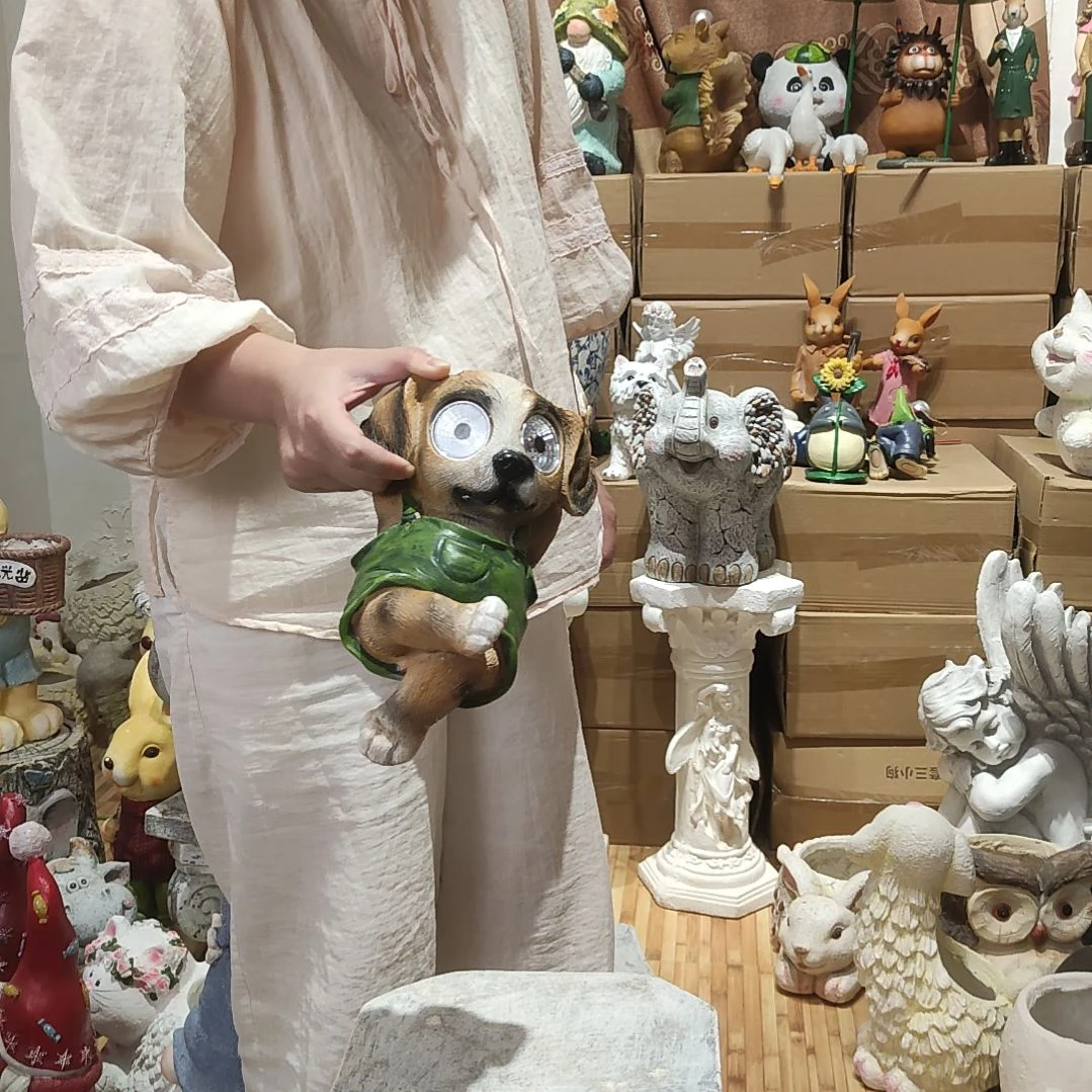 合成树脂树脂太阳能狗狗摆件一个