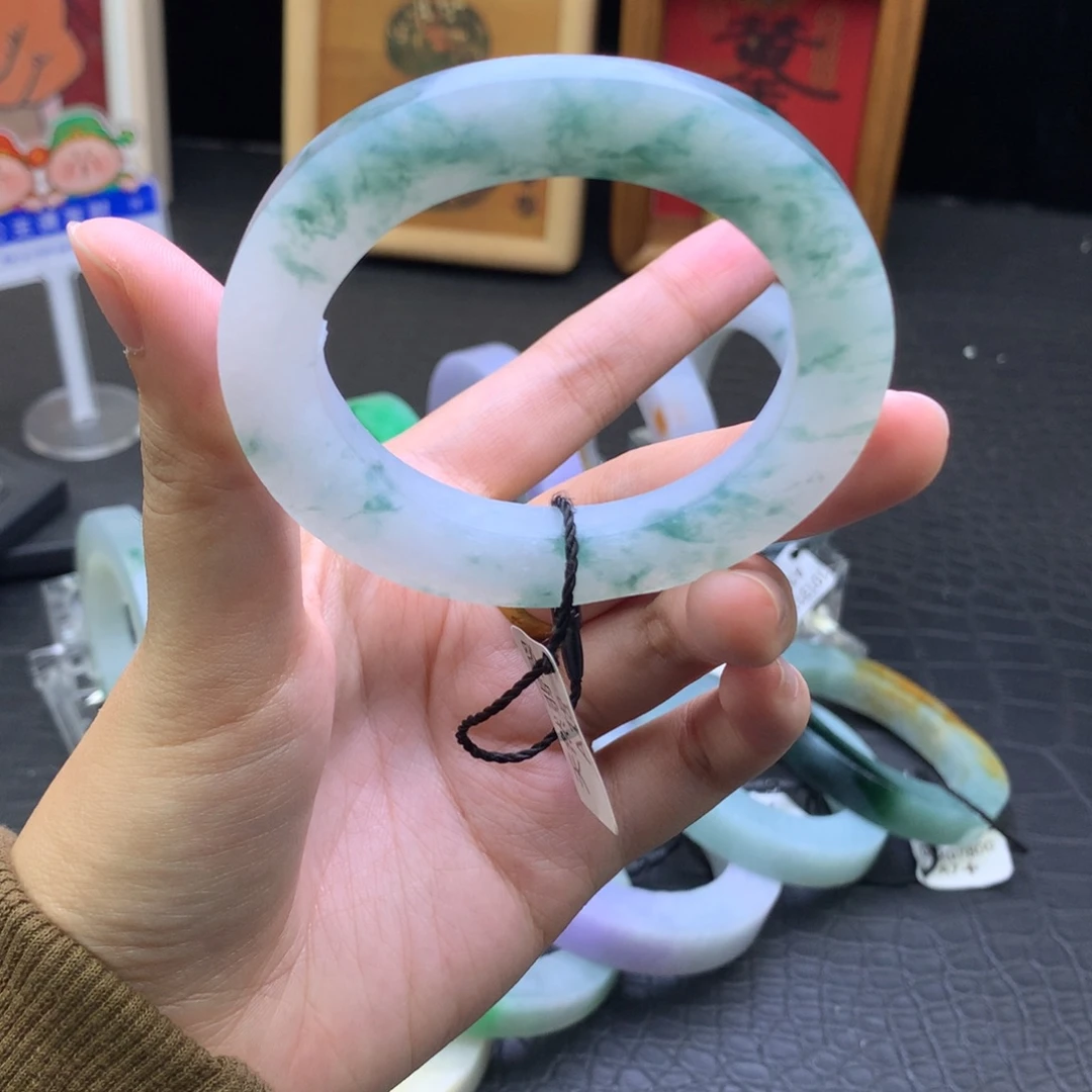 定制翡翠未镶嵌翡翠手镯
