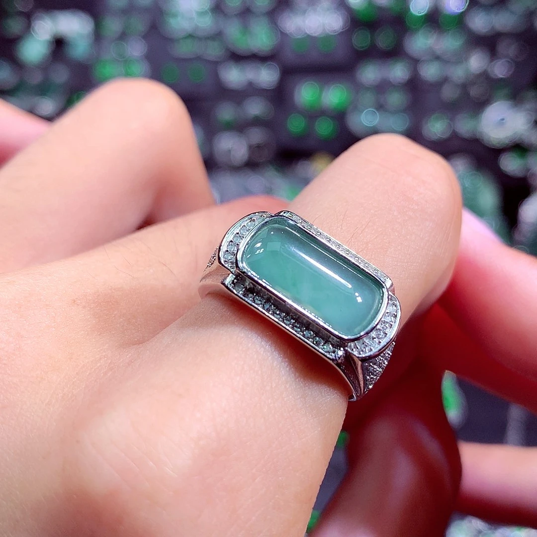 翡翠未镶嵌颈饰戒指