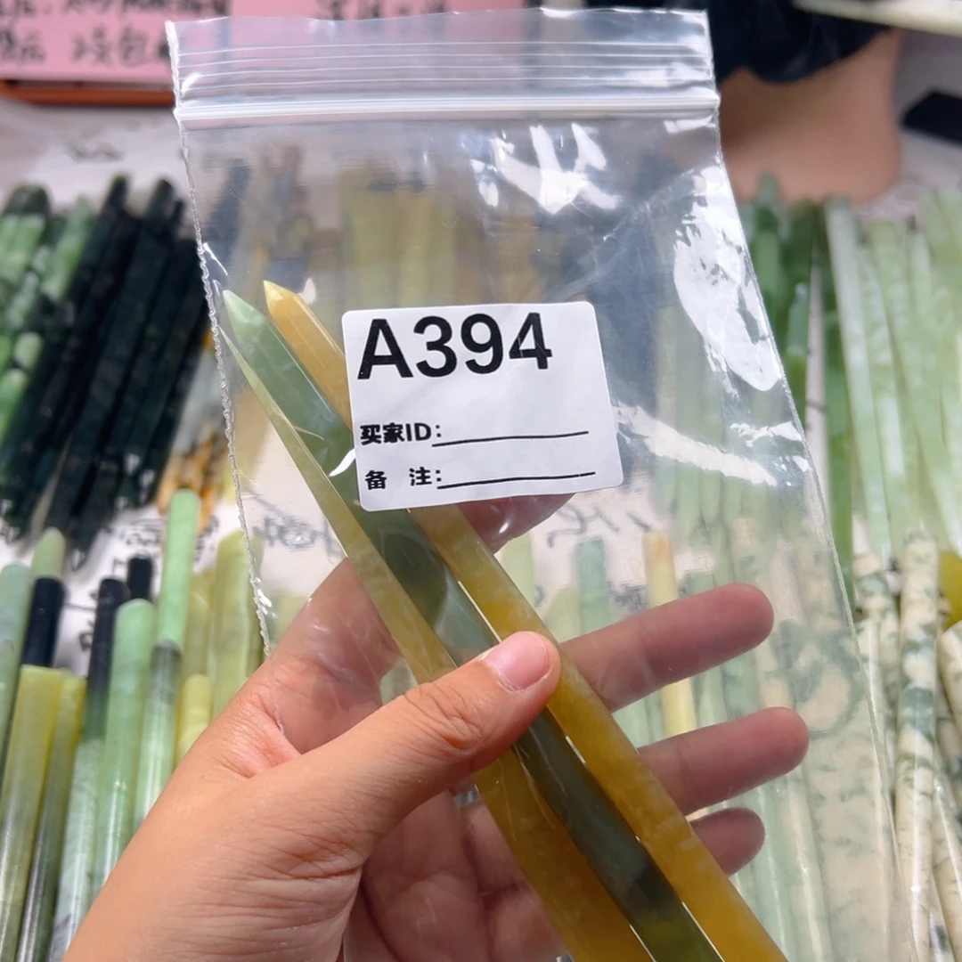 大***光未镶嵌蛇纹石玉颈饰