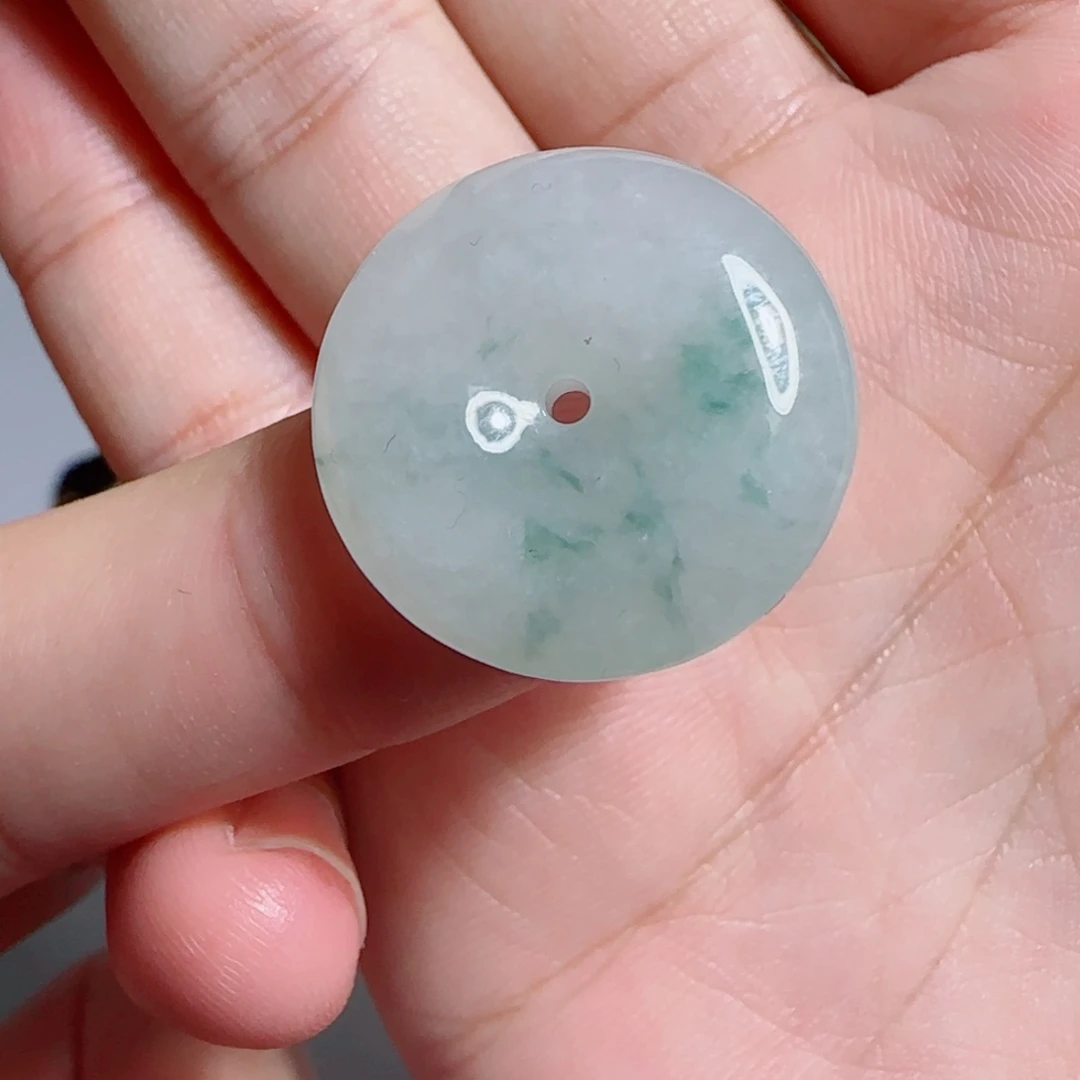 翡翠未镶嵌颈饰平安扣