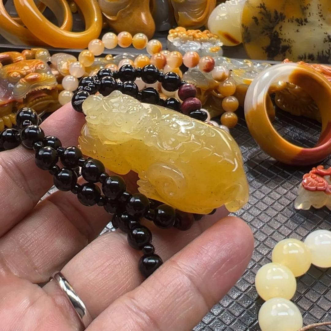 石英质玉未镶嵌颈饰