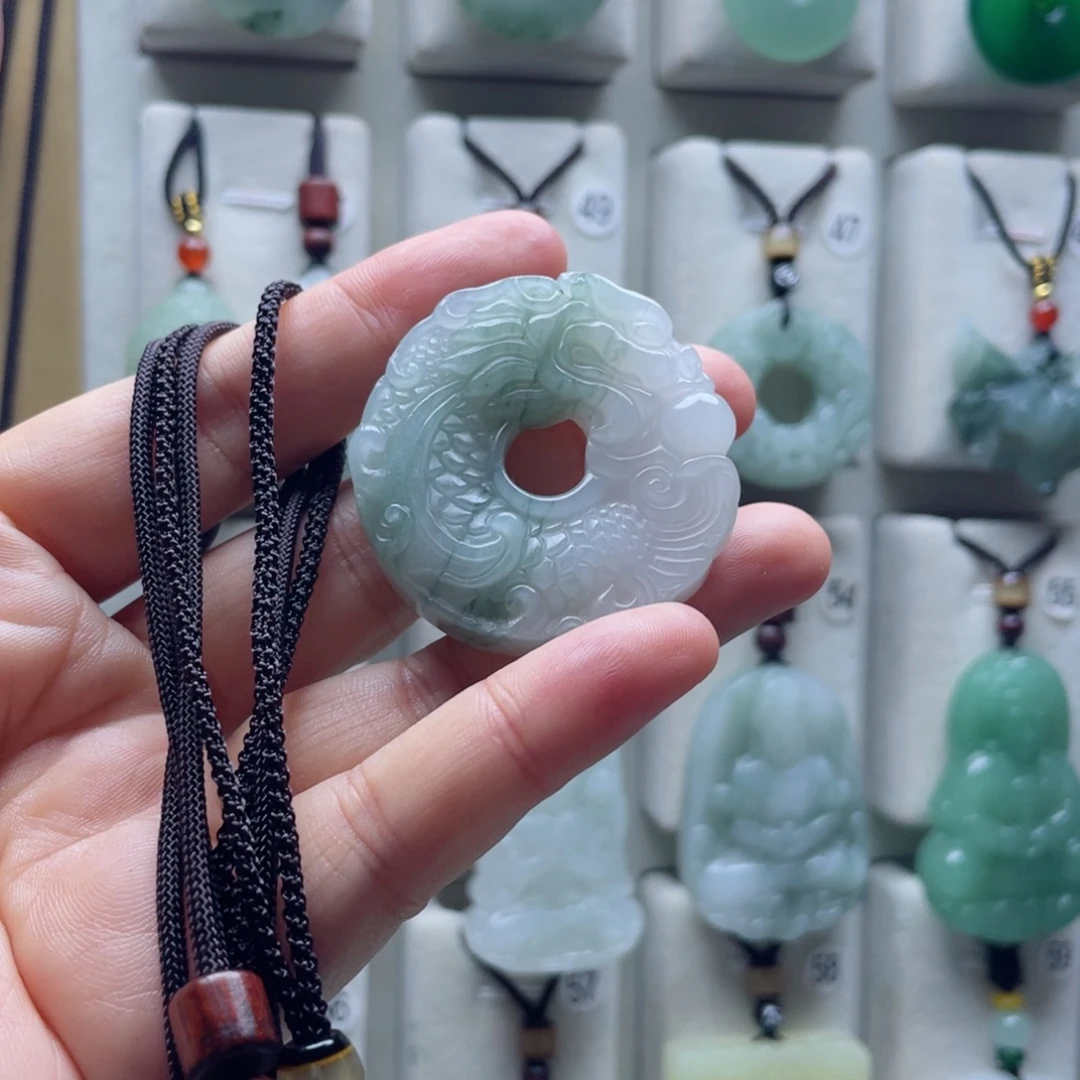 石英质玉未镶嵌颈饰